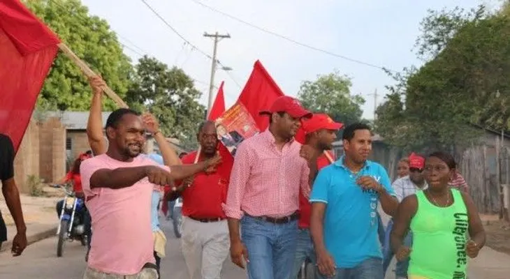 Candidato a alcaldía por Pedernales recibe apoyo en recorrido