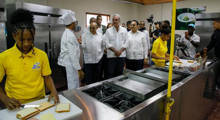Abinader inaugura Escuela Técnico Profesional Villa Suiza del INFOTEP en Sabana de la Mar