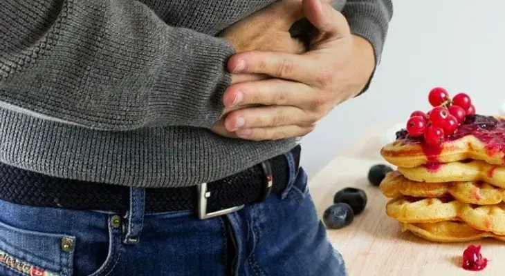 El azúcar en la sangre produce sensación de hambre varias horas después de comer