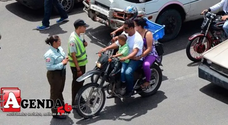 Amet advierte a policías y militares motorizados deben usar cascos