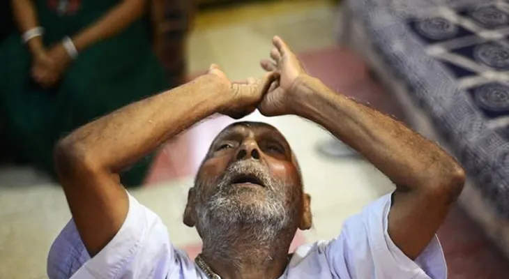 El hombre de 120 años, nunca ha tenido relaciones sexuales y hace 4 horas de yoga 