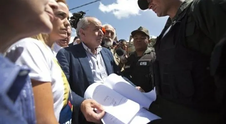 Impiden a senadores españoles visitar a Leopoldo López