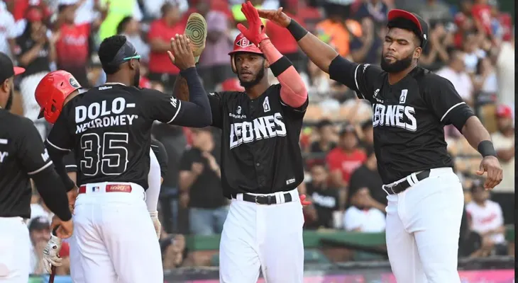 Leones quedan solos en el primer lugar tras vencer a los Toros