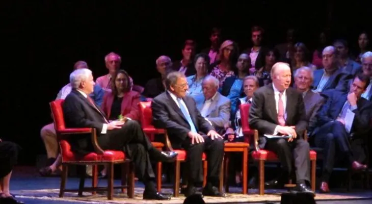 Gates y Panetta cuestionan plan de Obama en Siria