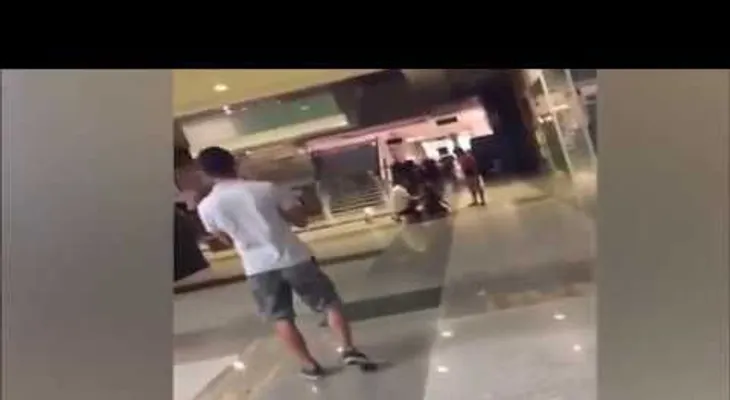 Una joven es "poseída" tras ver una película de terror en el cine