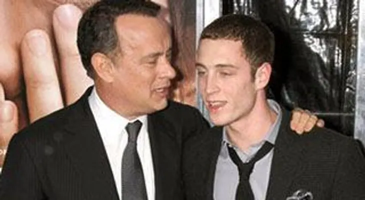 Hijo de Tom Hanks con problemas de drogas, ingresa a centro rehabilitación