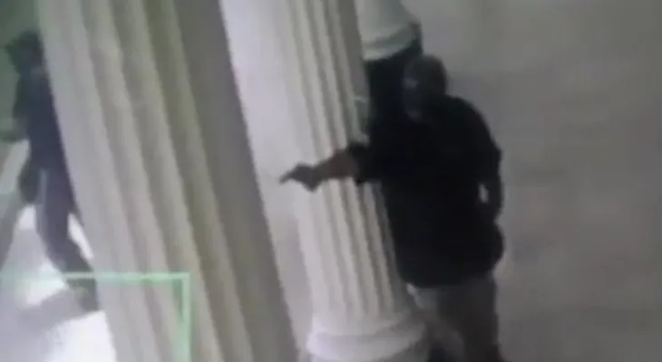 Video muestra a un hombre disparando dentro de la Asamblea Nacional en Venezuela