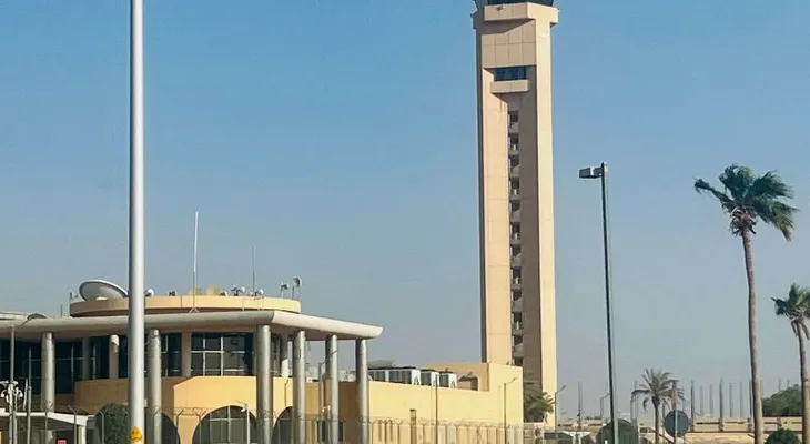 Ataque hutí contra aeropuerto de Riad deja 12 muertos y 309 heridos