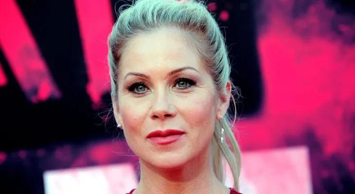 Christina Applegate y su drástica decisión para evitar el cáncer