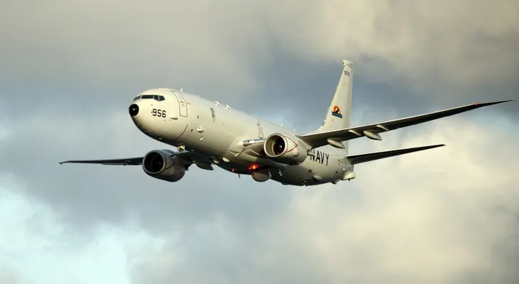 Irán amenaza con derribar aviones de Marina de EE.UU.