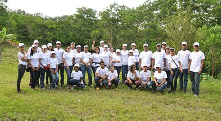 Claro siembra 4 mil árboles en exitosa jornada de reforestación en Villa Altagracia y Tamboril