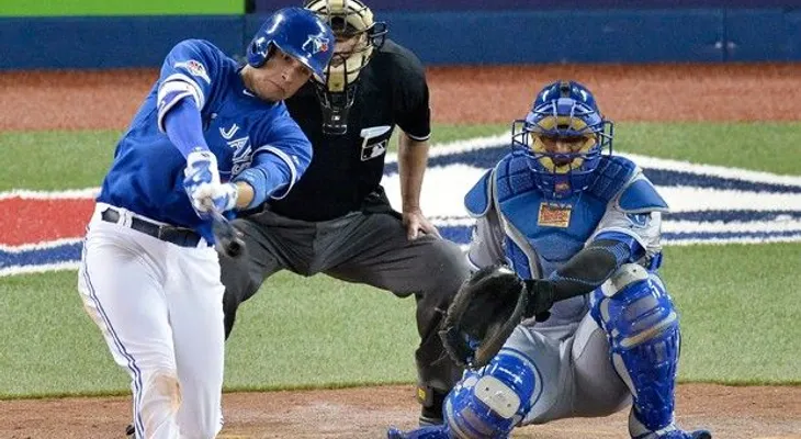 Ofensiva de los Azulejos explota ante Johnny Cueto