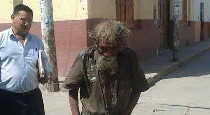 El solidario lavado de imagen de un mendigo de 83 años conmueve la Red
