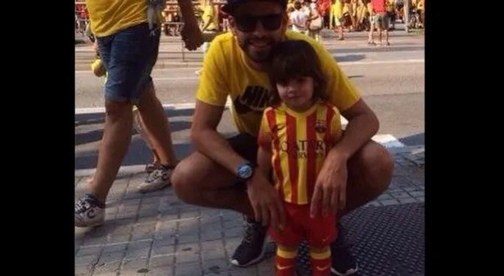 Gerard Piqué y Milan celebran 'El día de Cataluña' uniformados.
