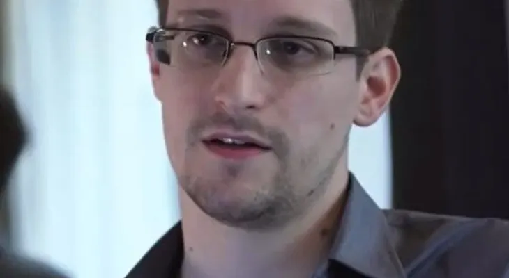 Assange dice que Snowden va camino a Ecuador por una "ruta segura"