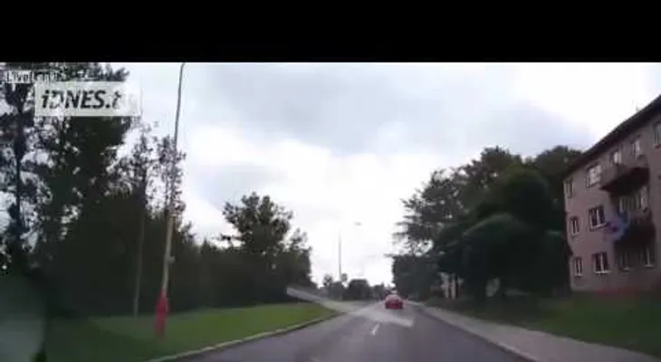 La Policía persigue a un joven que conducía una motocicleta desnudo