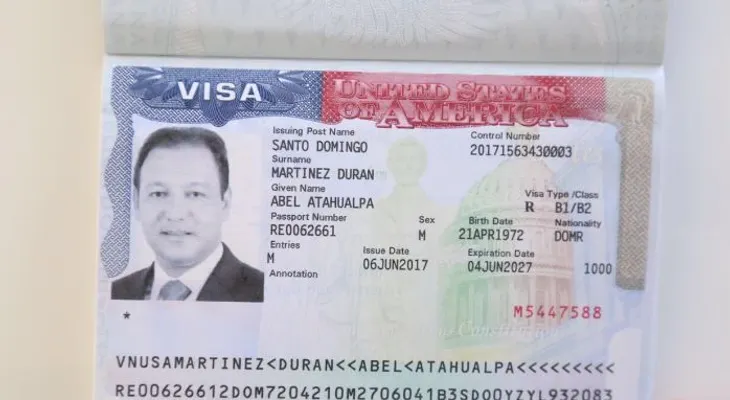 Abel muestra pasaporte con visa renovada de EE.UU. para desmentir que se la quitaron