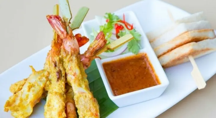 Satay de camarones. Preparación