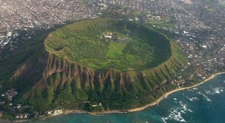 Hawai bajo alerta de tsunami tras terremoto de 8,3 en Chile