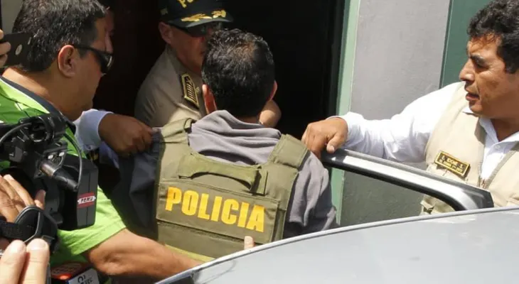 Hombre le prende fuego a una mujer dentro de un autobús; está detenido
