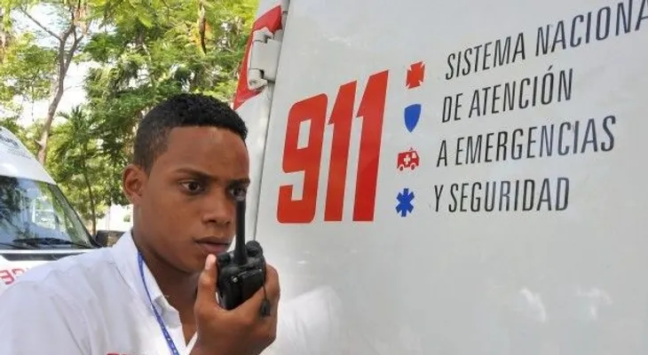 911 asiste hombre que se le amputó dedo con sierra