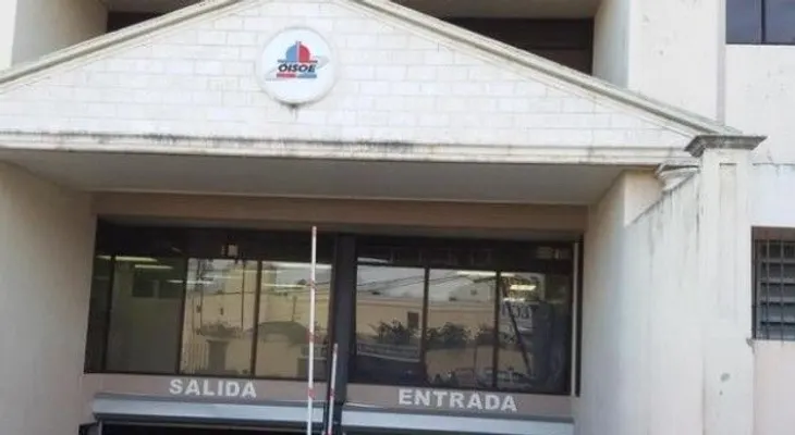 Hallan muerto ingeniero en baño de la OISOE; aparentemente se suicidó