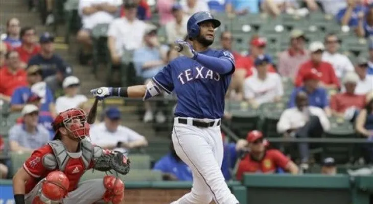 Dominicano Nomar Mazara pega enorme jonrón en triunfo de Rangers