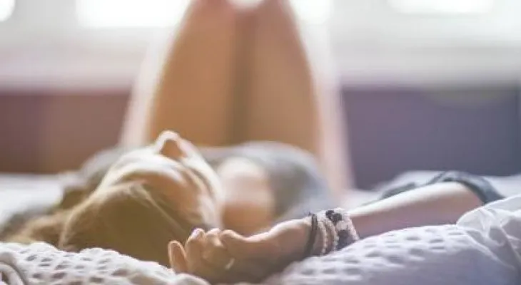 ¿Por qué la primera noche fuera de casa se descansa mal?