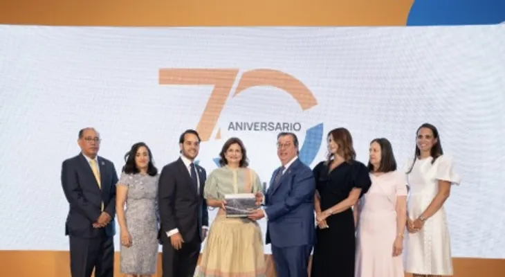 Mera Fondeur Grupo Corporativo celebra 70 años con acto encabezado por Raquel Peña