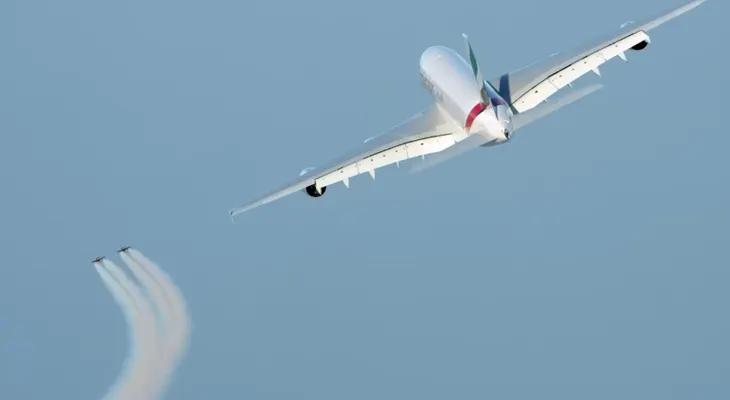 ¿Qué hacían dos sujetos volando al lado de un Airbus A380?