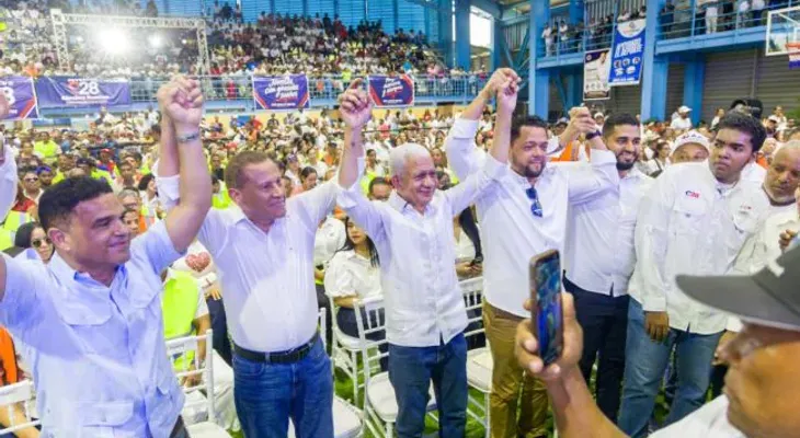 Ricardo de los Santos juramenta al sector construcción de Sánchez Ramírez en respaldo a Carolina Mejía*