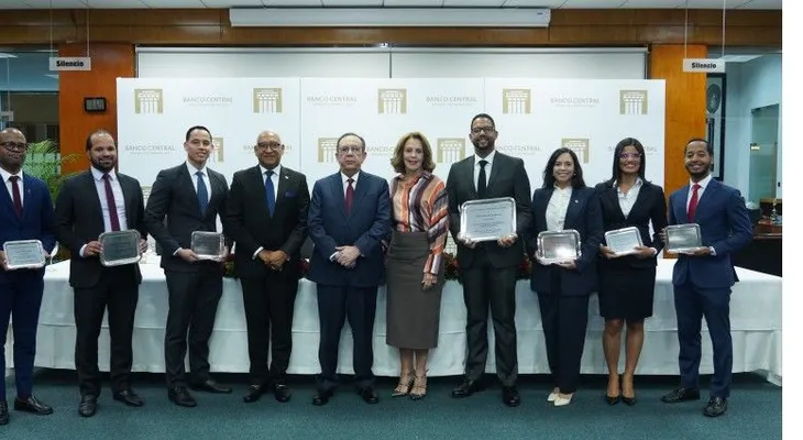BCRD entrega premios del "Concurso de Economía Biblioteca Juan Pablo Duarte 2023