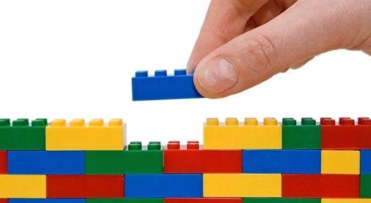 La Universidad de Cambridge busca un profesor de Lego