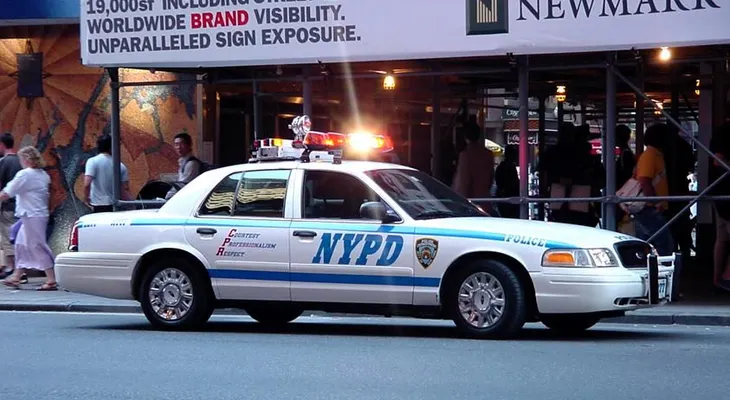 Policía NY persigue 4 sospechosos atracaron dominicanas en vecindario criollo
