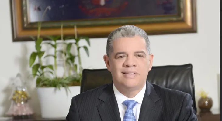 Amarante Baret: "La revisión y actualización curricular producirá nuevos libros de texto en el año 2017"