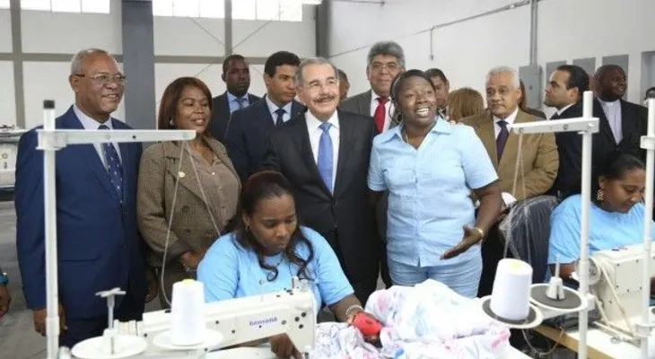Presidente Medina inaugura industria textilera en San Pedro