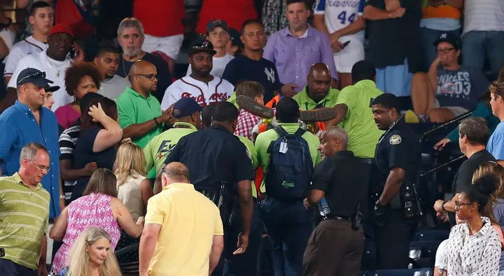 Un hombre muere al caer de las gradas del estadio de Atlanta