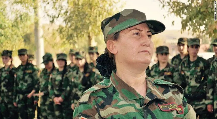 De cantante de soldado: Xate Shingali y las mujeres de la Brigada del Sol que combaten a ISIS