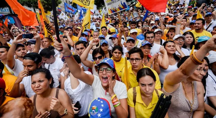 Manifestantes protestan en Venezuela contra la sentencia de cárcel impuesta a Leopoldo López