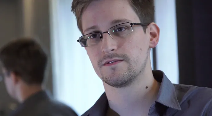 Rusia extiende hasta 2020 asilo de Edward Snowden
