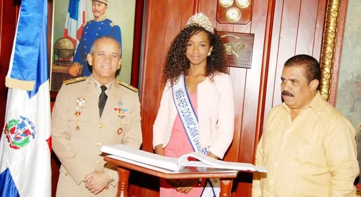 Candidata a Miss Universo 2013 recibe apoyo de las FF.AA 
