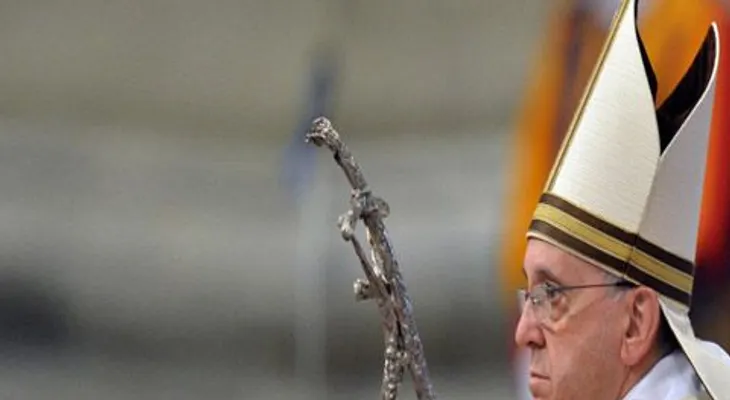 Acusan al papa Francisco resurgimiento de ritos místicos medievales 