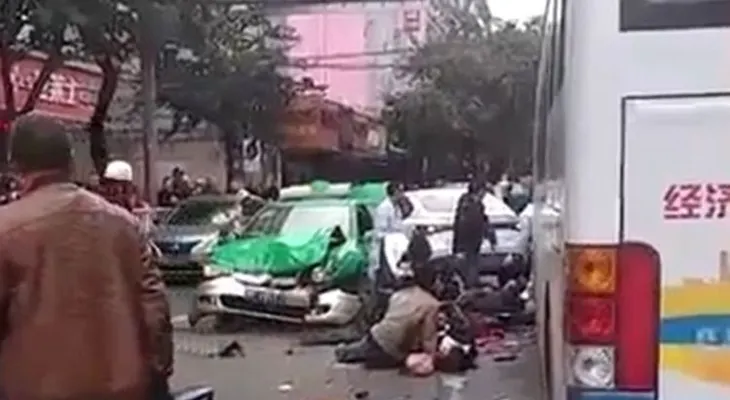 Un hombre secuestra un autobús en China; 8 muertos y 22 heridos