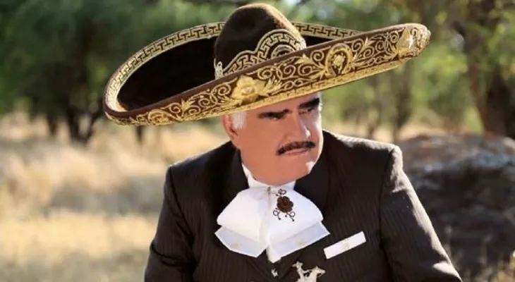 Vicente Fernández está "grave pero estable", dicen médicos mexicanos