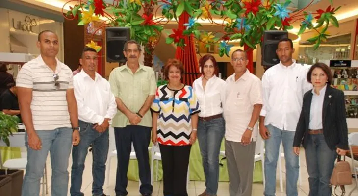 Ágora Mall Inaugura Mini-Feria De Libros