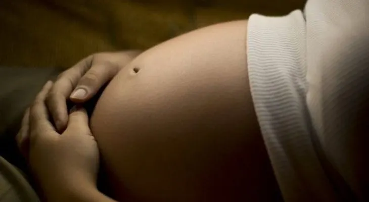 Estimulación prenatal mejora desarrollo psicomotor y aprendizaje del bebé