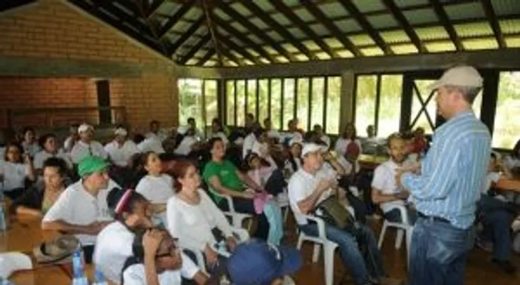 Voluntariado Bancentraliano visita Reserva Científica Ébano Verde