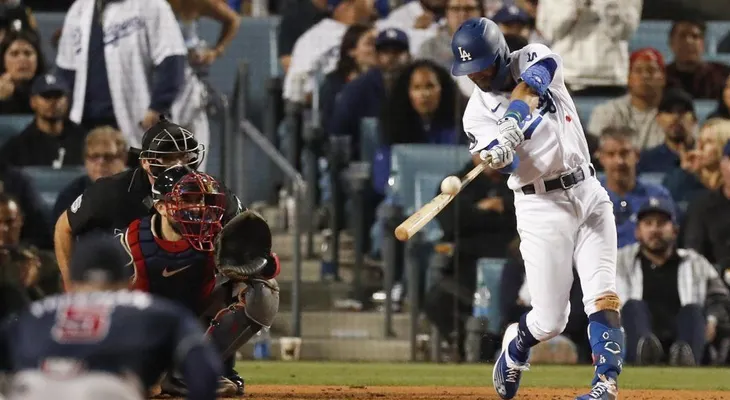 Taylor pega tres jonrones y mantiene a los Dodgers con vida
