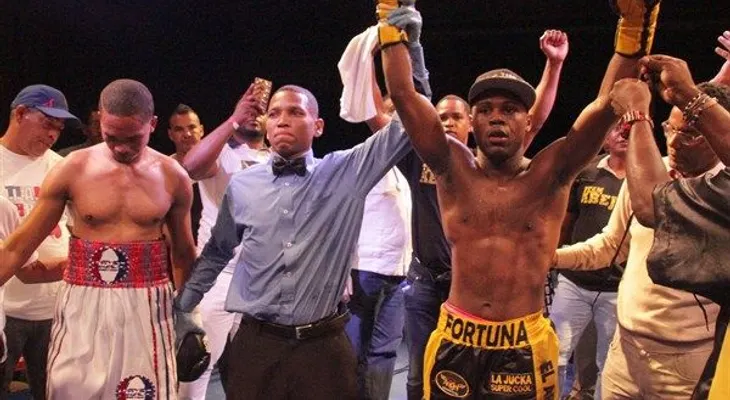 Javier ?El Abejón- Fortuna noquea a Marlyn Cabrera en dos rounds