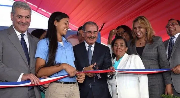 Presidente Medina inaugura 14 escuelas en 6 provincias del Cibao y la Línea 